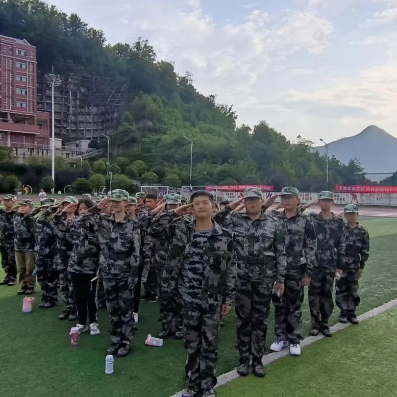 盛夏八月，碧空如洗，戰(zhàn)歌聲聲